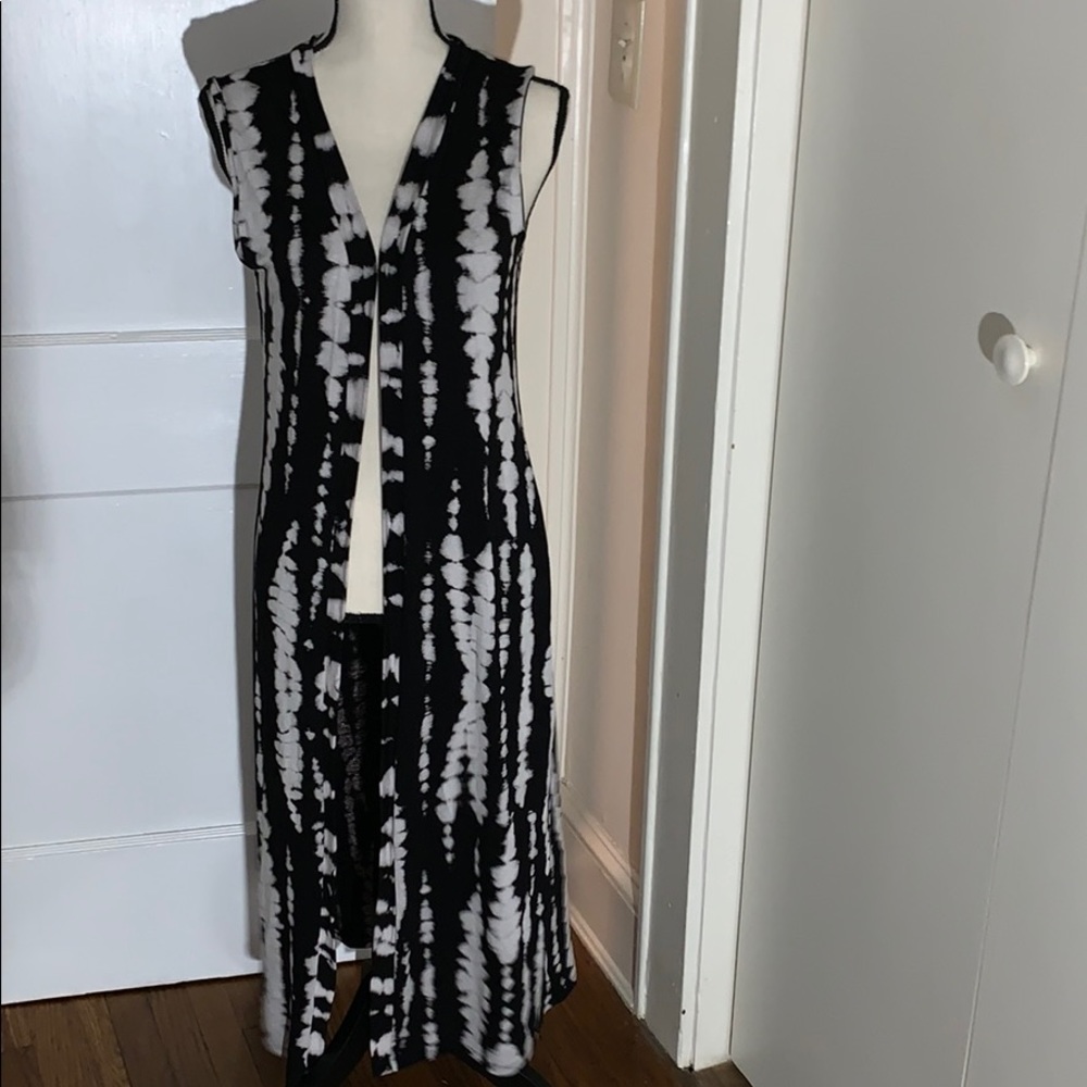 Beautiful long duster jacket with matching pants.